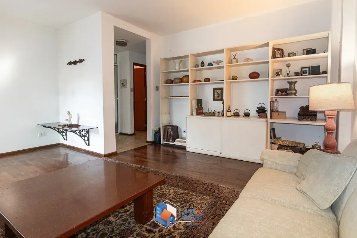 Imagem Sobrado para venda em Moema com 5 quartos, sendo 1 suíte, 209m²