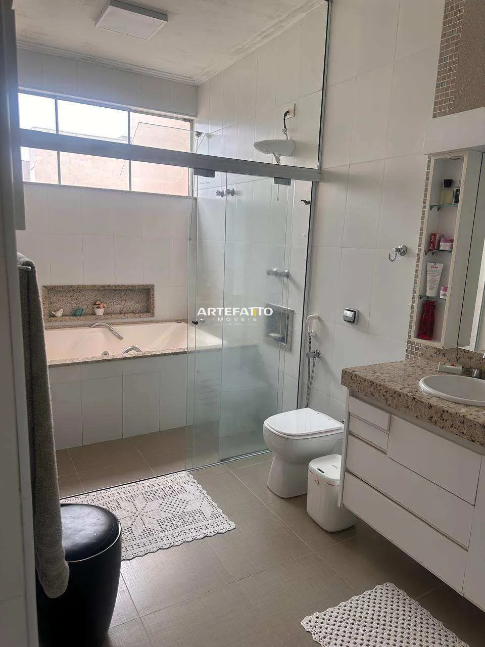 Imagem Sobrado à venda em Franca, Jardim Piratininga, com 3 quartos, 233m2