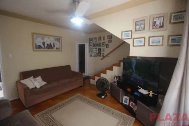 Imagem Casa no Centro | 9 Dormitórios | 4 Vagas | 300m² de Terreno | Permuta Menor | Balneário Camboriú – SC