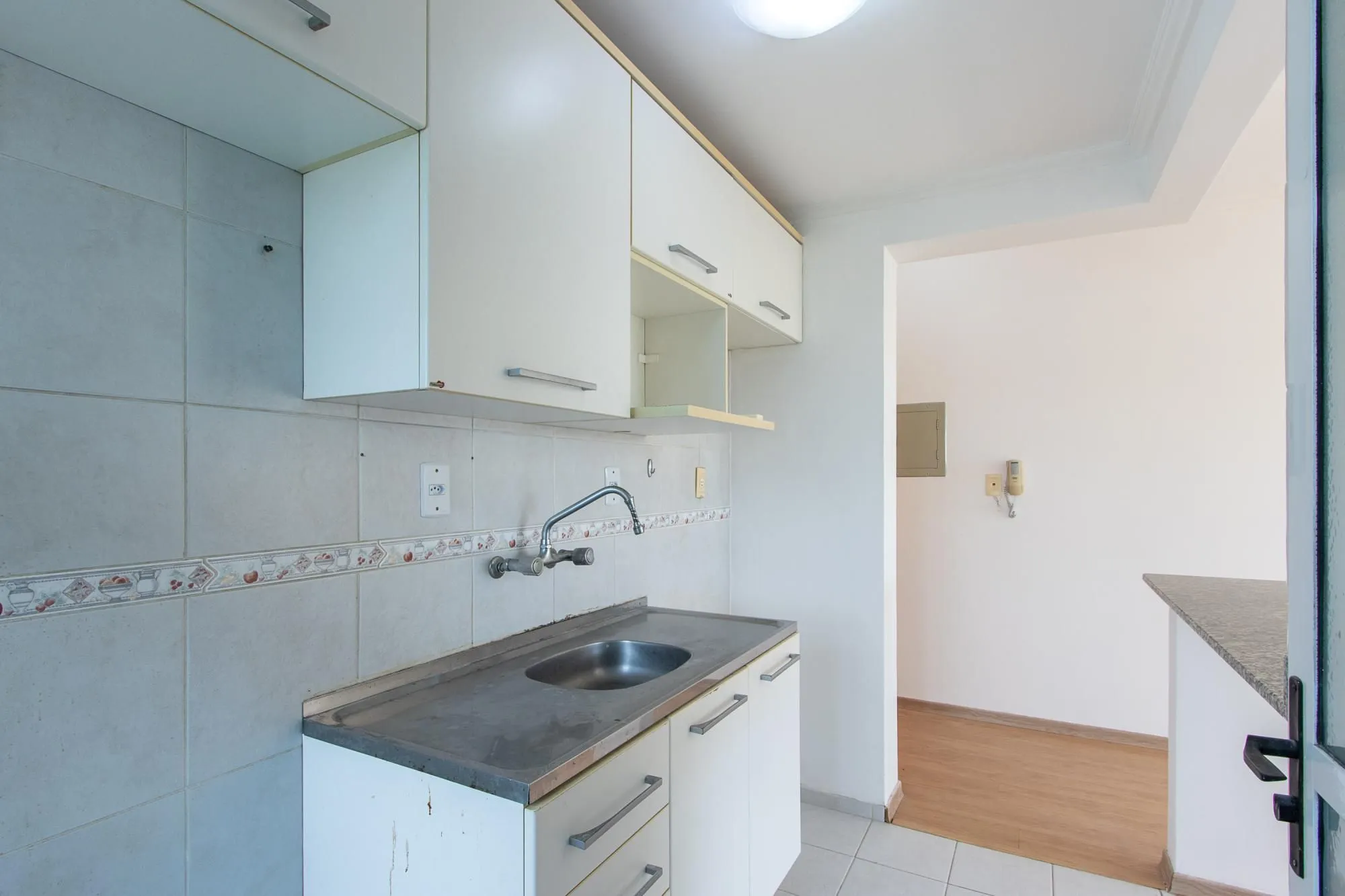 Imagem Apartamento de 3 dormitórios, 1 banheiro e uma vaga de garagem.