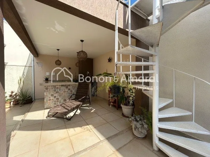 Imagem Casa com 4 Quartos e 4 banheiros à Venda no Jardim Santa Genebra