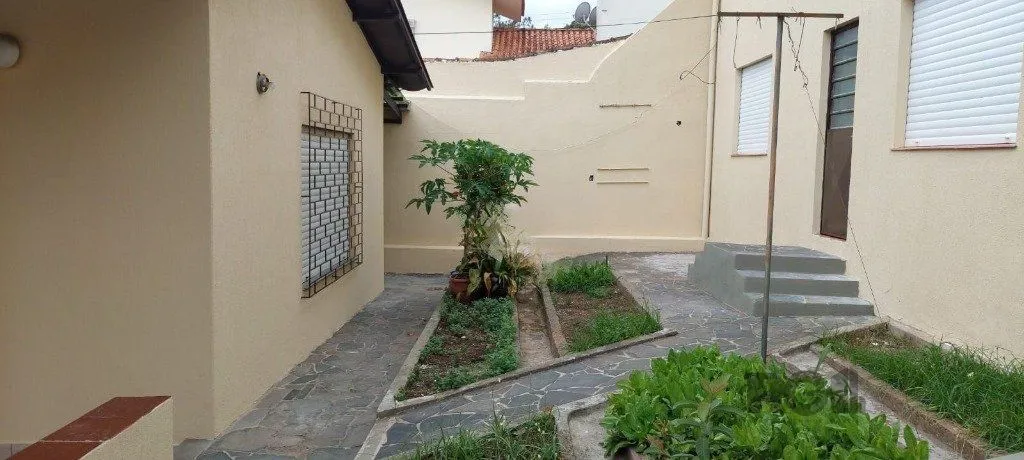 Imagem Casa com 3 dormitórios no bairro Sarandi