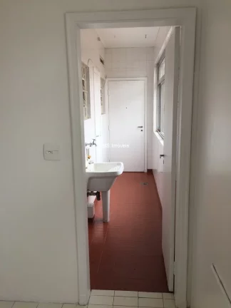 Imagem Apartamento à venda em Cerqueira César, São Paulo-SP: 2 quartos, 3 salas, 2 banheiros, 1 vaga, 135m² de área. Imperdível!