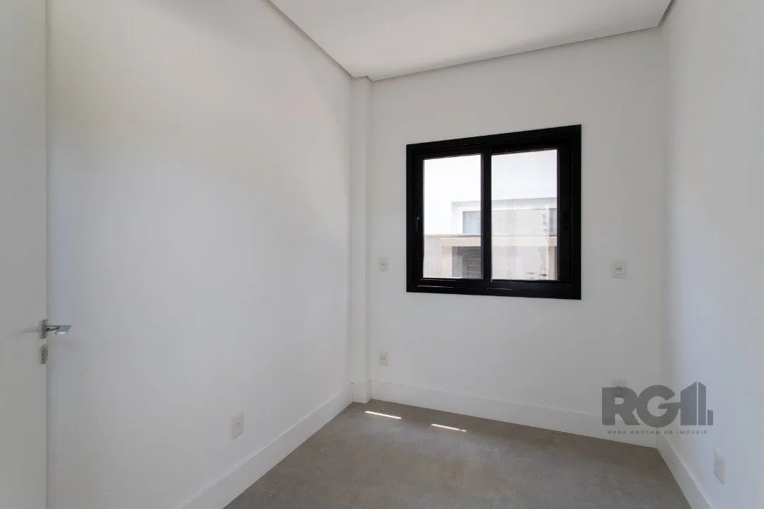Imagem A Casa Le Mans, uma residência térrea de esquina com 389,48m2 de área coberta