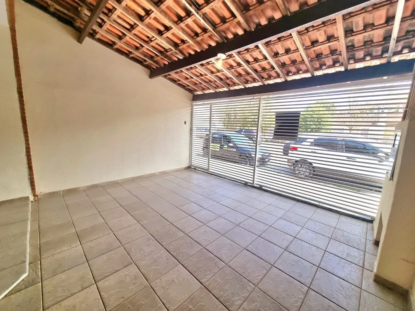 Imagem Sobrado Imponente com 3 Pavimentos, Suíte Master, Terraço Panorâmico e Garagem para 2 Carros em Excelente Localização
