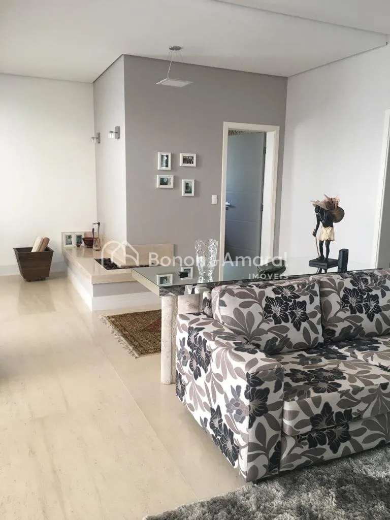 Imagem Casa de condomínio com 520 m² e 4 suítes
