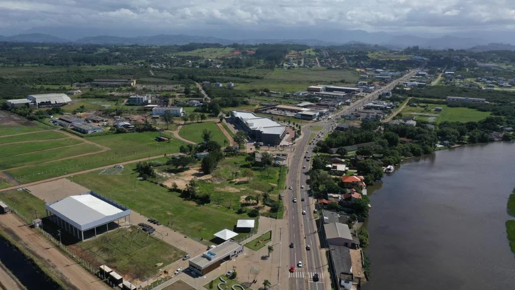 Terreno de 10.645m para venda em Torres próximo ao Parque do Balonismo
