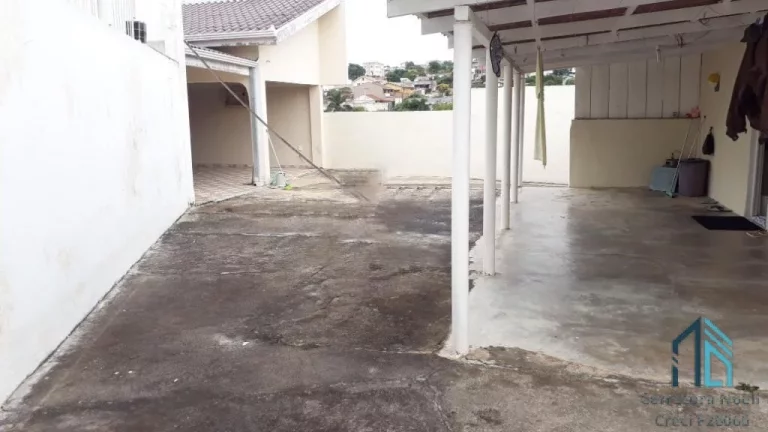 Imagem Casa com amplo quintal, a venda 03 quartos em Colombo PR