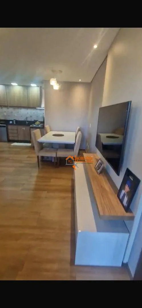 Imagem ?? Casa Sobreposta no Bom Clima | 3 Dorms + Suíte com Closet | Ar-Condicionado | 2 Vagas | Aceita Pet pequeno porte
