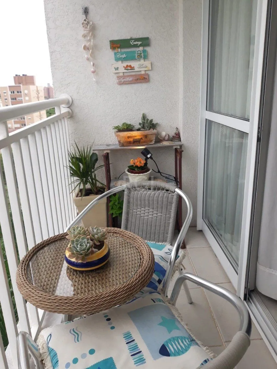 Imagem Apartamento de três dormitórios, suíte e uma vaga de garagem no bairro Cristo Redentor em Porto Alegre.