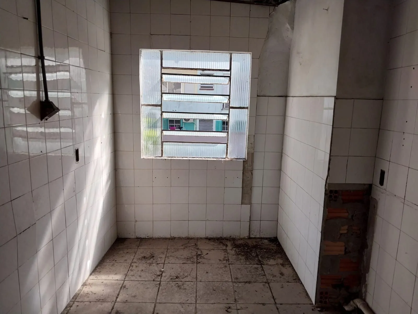 Imagem Prédio na Duque de Caxias, desocupado espaço amplo. Preço atrativo.