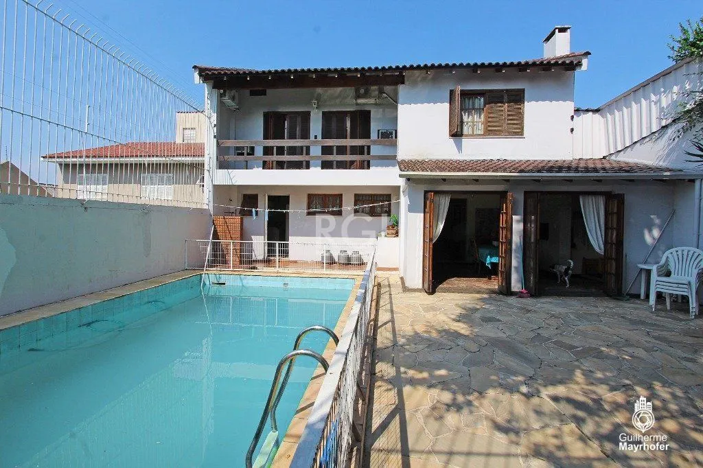 Imagem Casa para Venda - 326m², 3 dormitórios, sendo 3 suites, 4 vagas - Glória