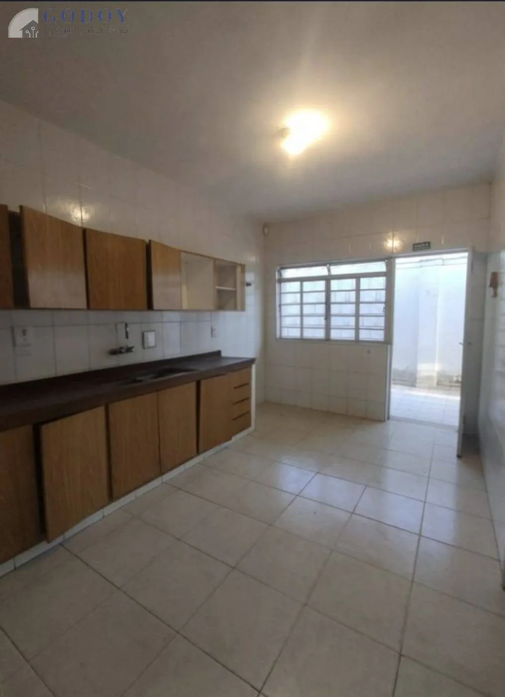 Imagem Casa ampla com 4 quartos, suíte, rancho e garagem em ótima localização