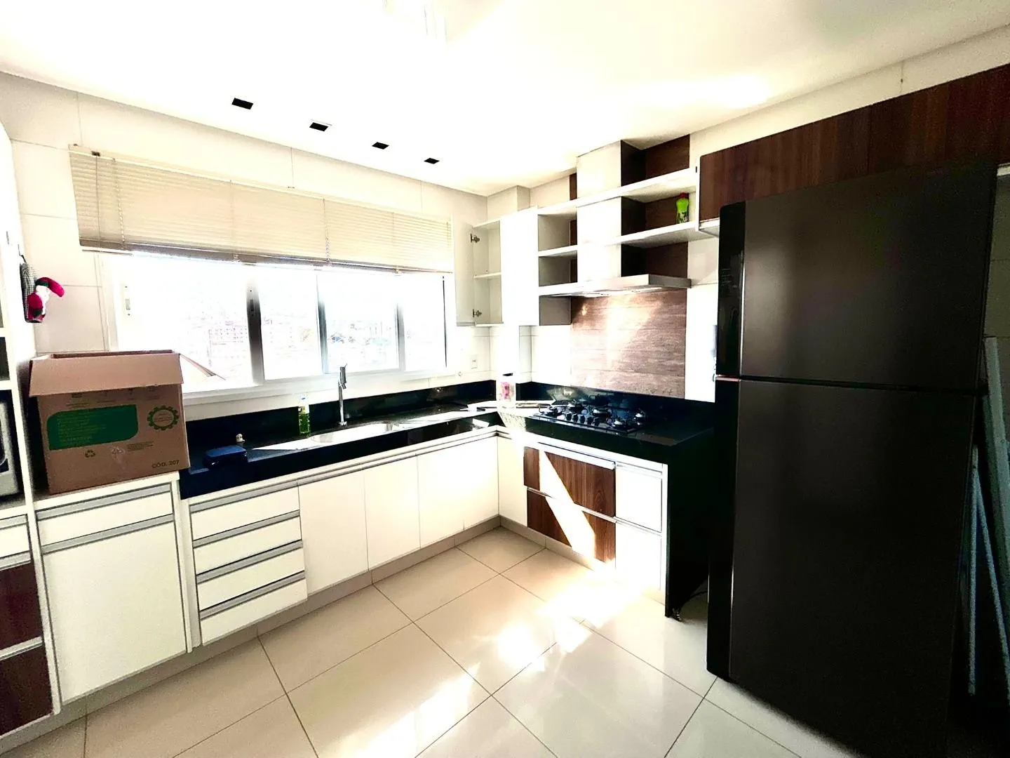 Imagem Apartamento com 3 dormitórios para alugar, 160 m² por R$ 6.800/mês - Centro - Patos de Minas/MG