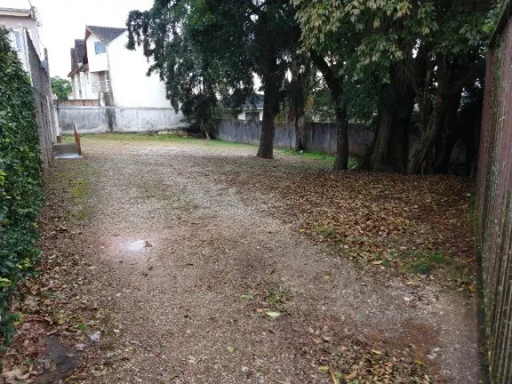 Terreno à Venda, 667 m² em Bacacheri - Curitiba