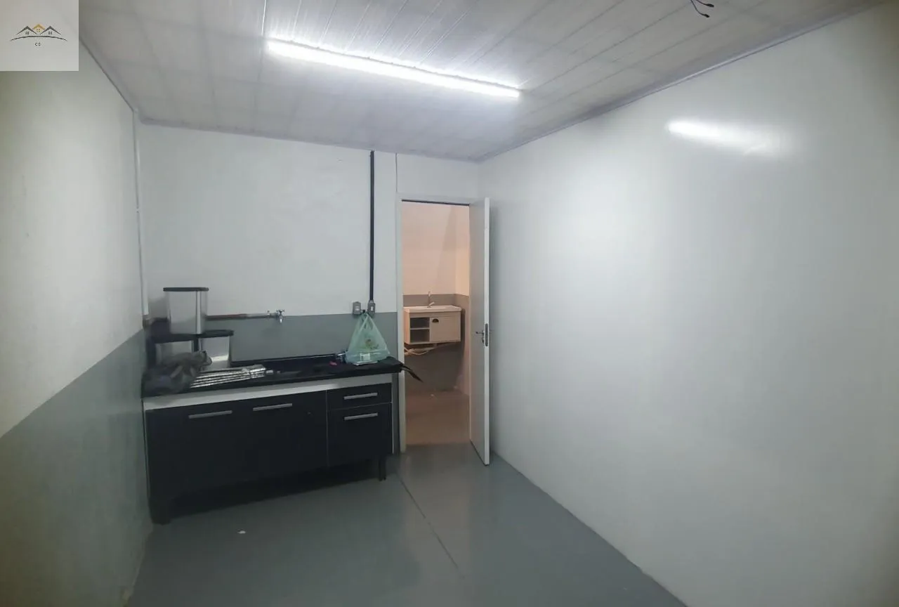 Imagem Galpão para locação no Centro de Osasco 223m² 2 wc 2 salas.