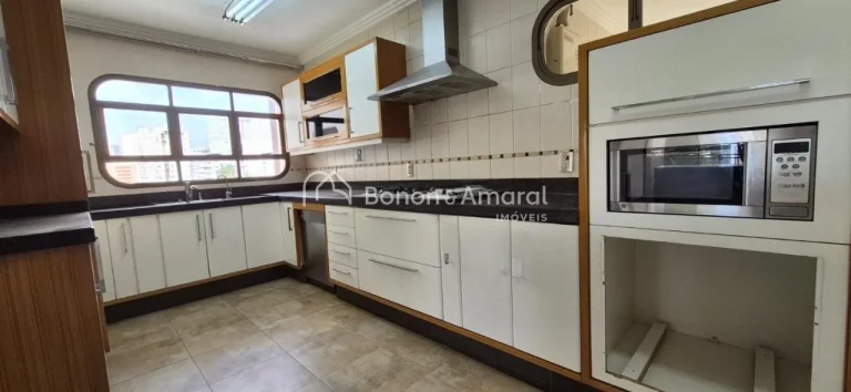 Imagem Apartamento à venda no Edifício Biarritz, com vista encantadora para o sol nascente acima das copa...