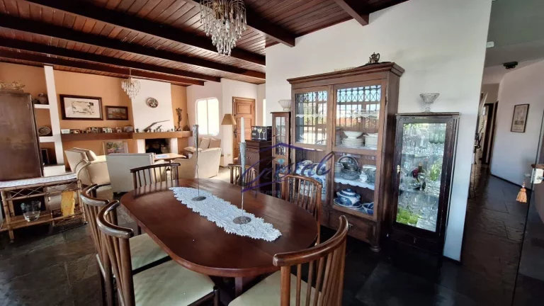 Imagem Casa térrea elevada com 4 quartos 4 suítes 4 vagas de garagem com piscina.