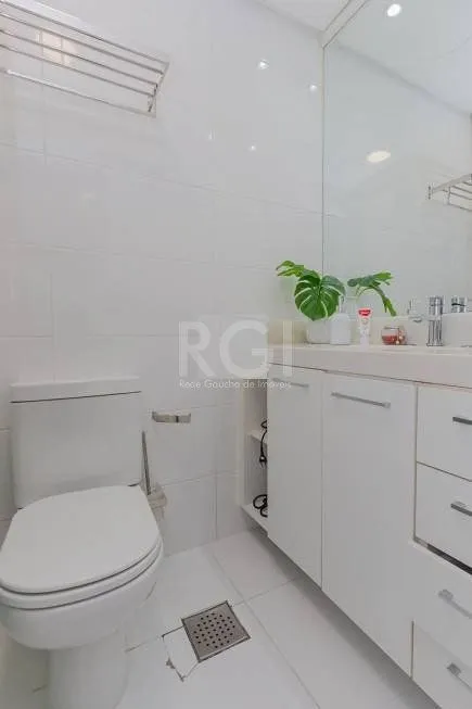 Imagem Apartamento de 3 dormitórios e 1 suíte no bairro Floresta em Porto Alegre