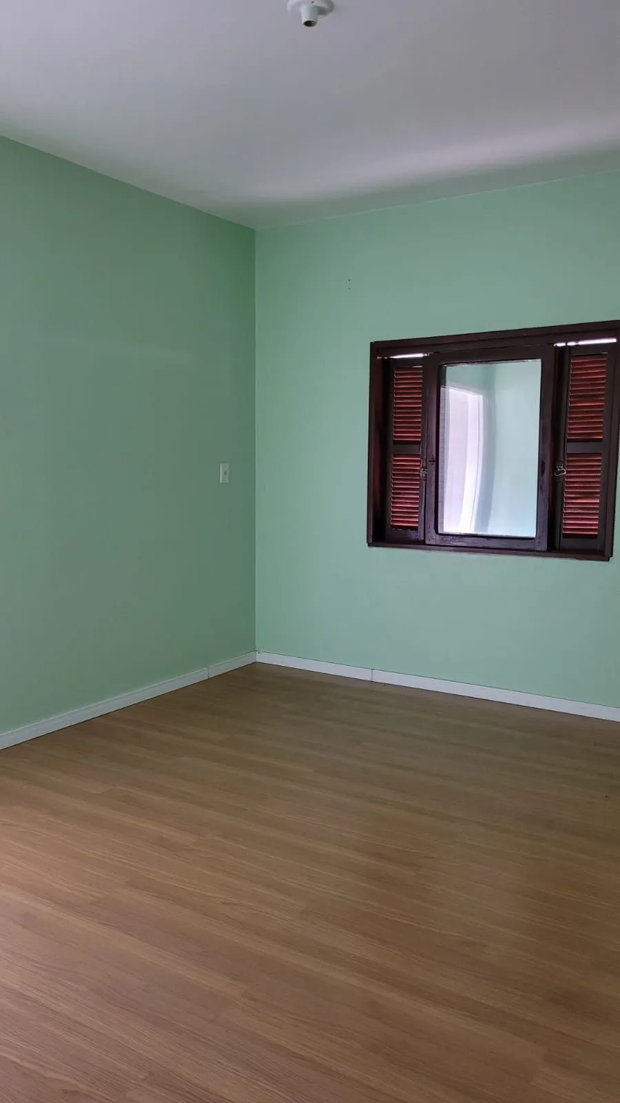 Imagem Casa Com 5 dormitórios no Bairro Partenon
