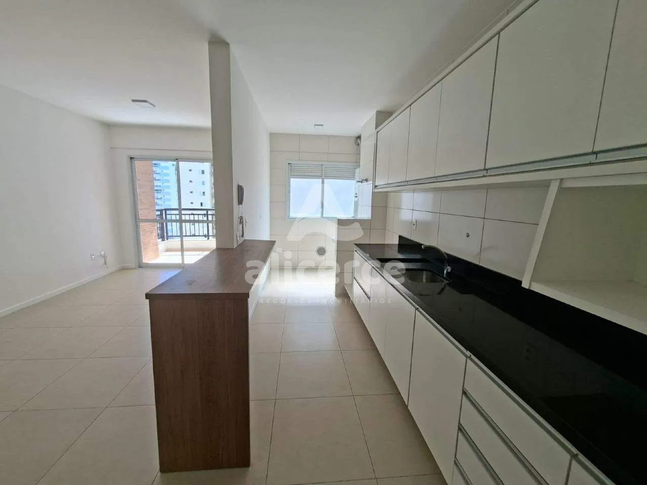 Imagem Apartamento à venda com 02 dormitórios sendo 01 suíte com 74 m² no bairro Kobrasol - São José - SC.