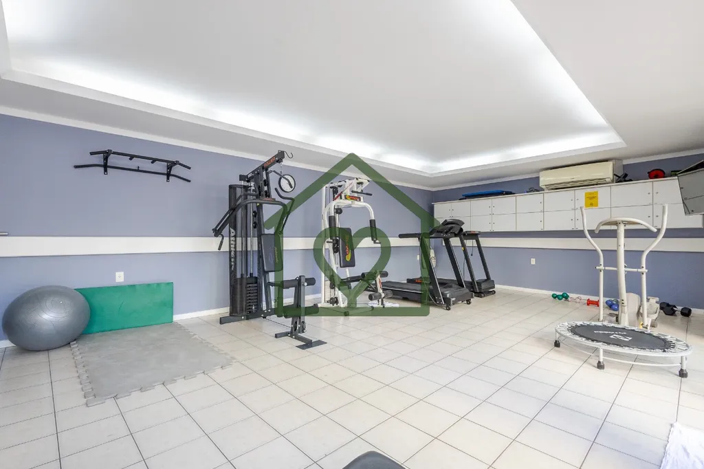 Imagem Apartamento desocupado em prédio de alto padrão no Petrópolis. 
 
Hall de entrada com lavabo. Sal...