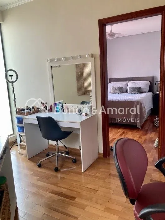 Imagem Casa com 3 Suítes à venda, 275m² - Jardim Chapadão