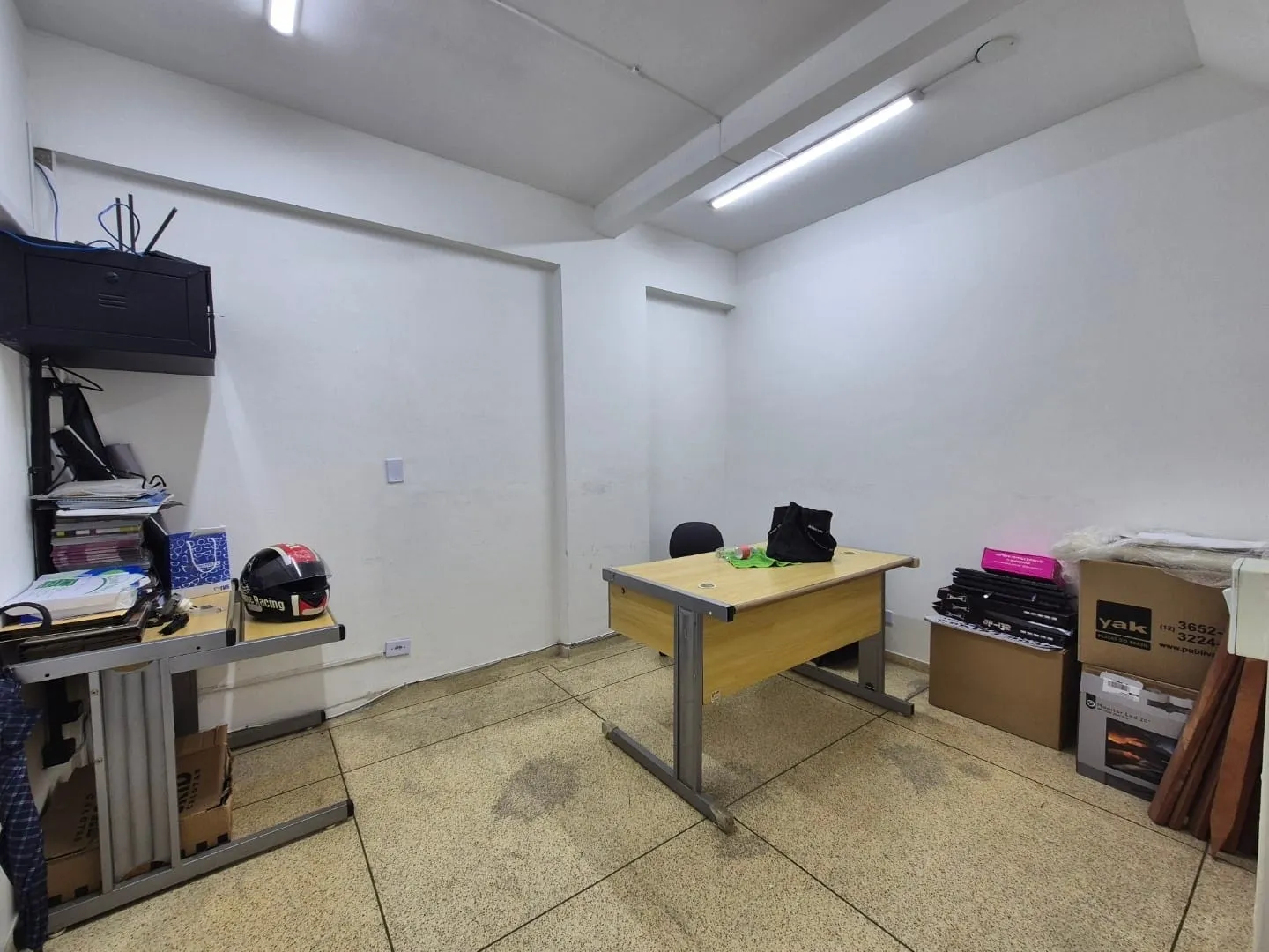 Imagem Amplo e Funcional Ponto Comercial no Térreo do Edifício Vieira Santos no Centro, Próximo a Tudo o Que Você Precisa