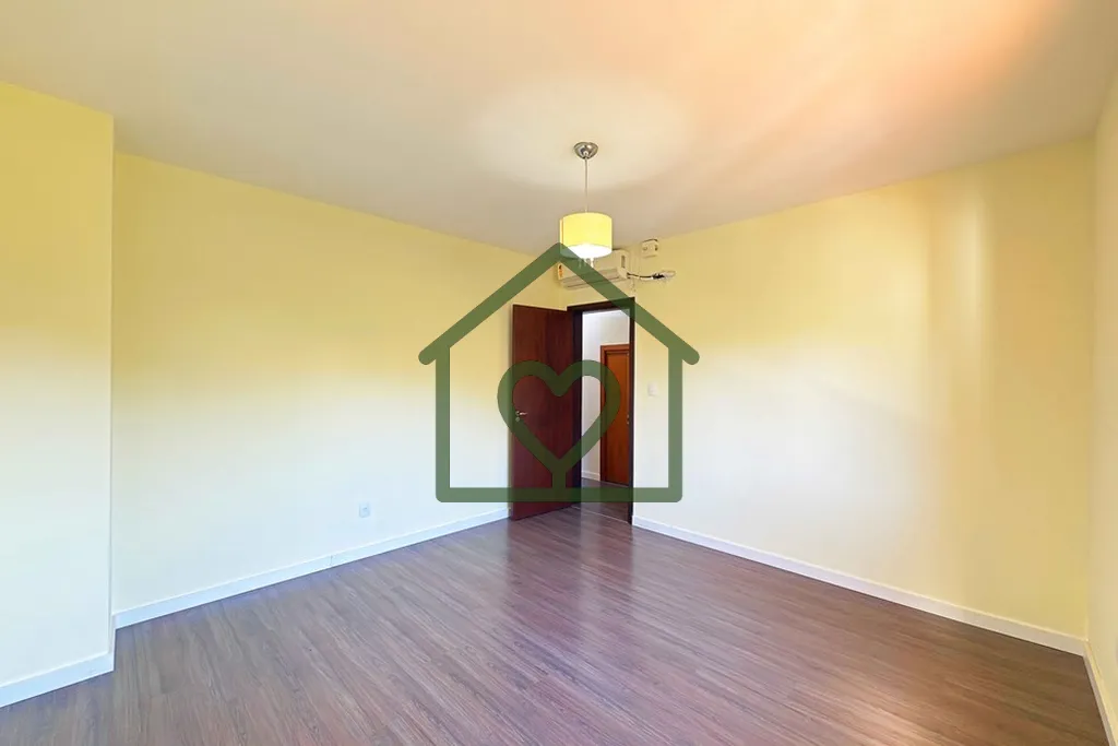 Imagem Está excelente casa destaca-se pelo conforto, amplitude e excelente distribuição dos ambientes, i...