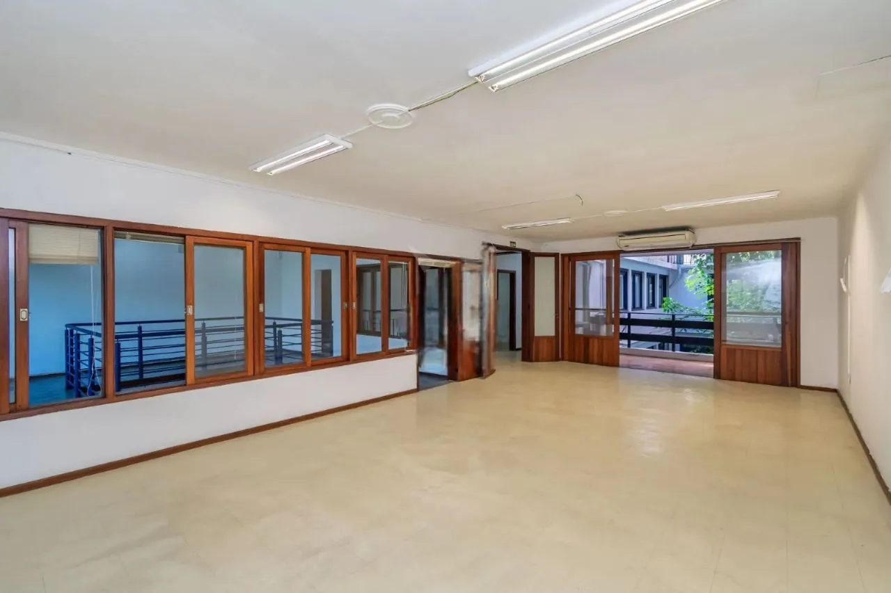Imagem Predio Comercial com 1000m², 5 vagas, no bairro Higienópolis em Porto Alegre para Alugar