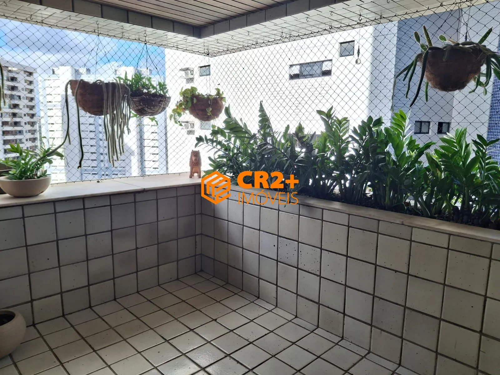 Imagem Vendo apartamento no Parnamirim, com 191 m² e com 3 suítes. Ótima localização. O
