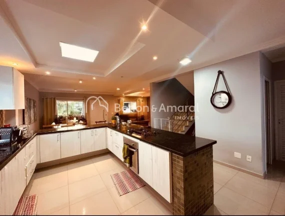 Imagem Casa Ã  venda em condomÃ­nio na cidade de Valinhos/SP.

Sobrado com design contemporÃ¢neo, com 3 suÃ...