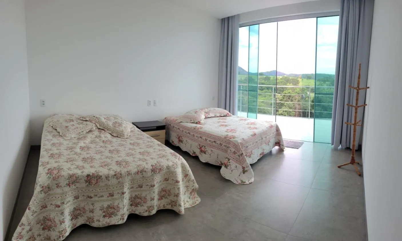 Imagem Vendo chácara de alto padrão em Carmo do Cajuru/MG com 1.300 m² de terreno