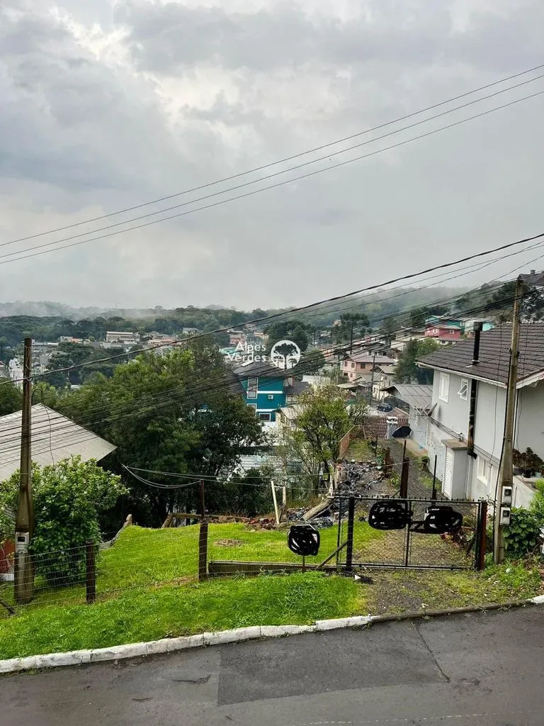 Imagem Vende-se terreno em Gramado com 300 m2 a 3 minutos da Rua Coberta