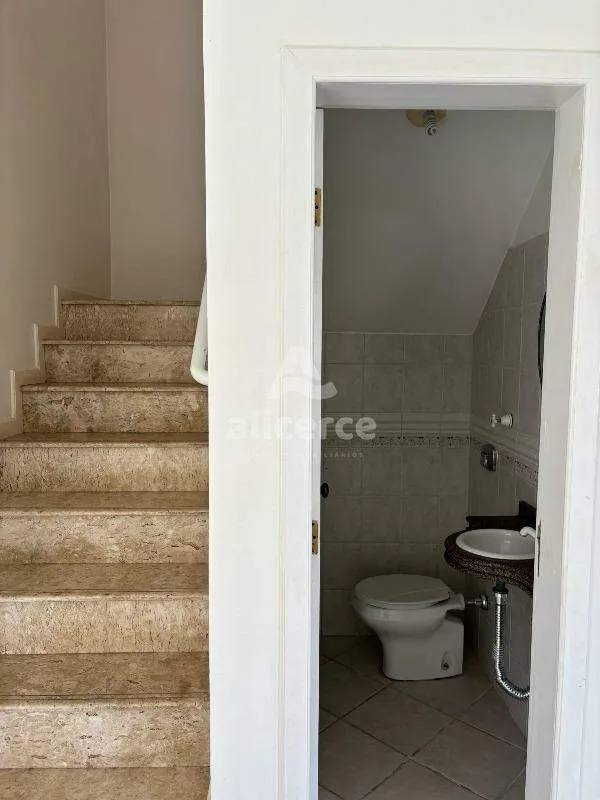 Imagem Casa à venda l 5 dórmitórios, 1 suíte l 237,83m² l Balneário do Estreito - Florianópolis/SC