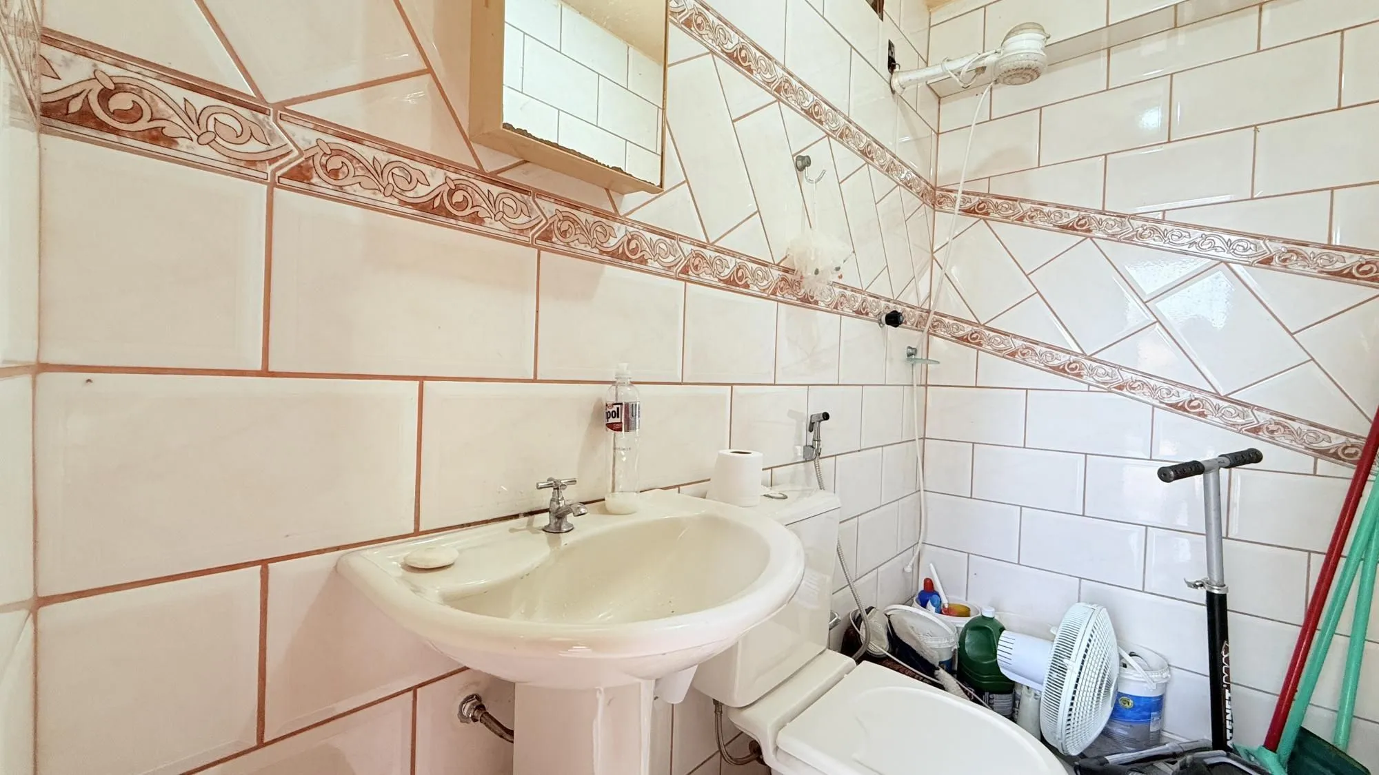 Imagem Casa para Venda - 260m², 4 dormitórios, sendo 1 suites, 4 vagas - Nonoai