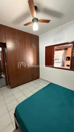Imagem Localizado em uma região tranquila e agradável de Paulínia, este imóvel em estilo chácara é id...