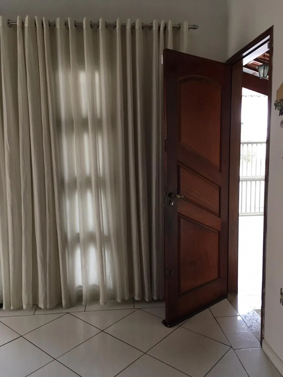 Imagem Casa à venda 2 Quartos, 1 Suite, 3 Vagas, Vila São José, Taubaté - SP