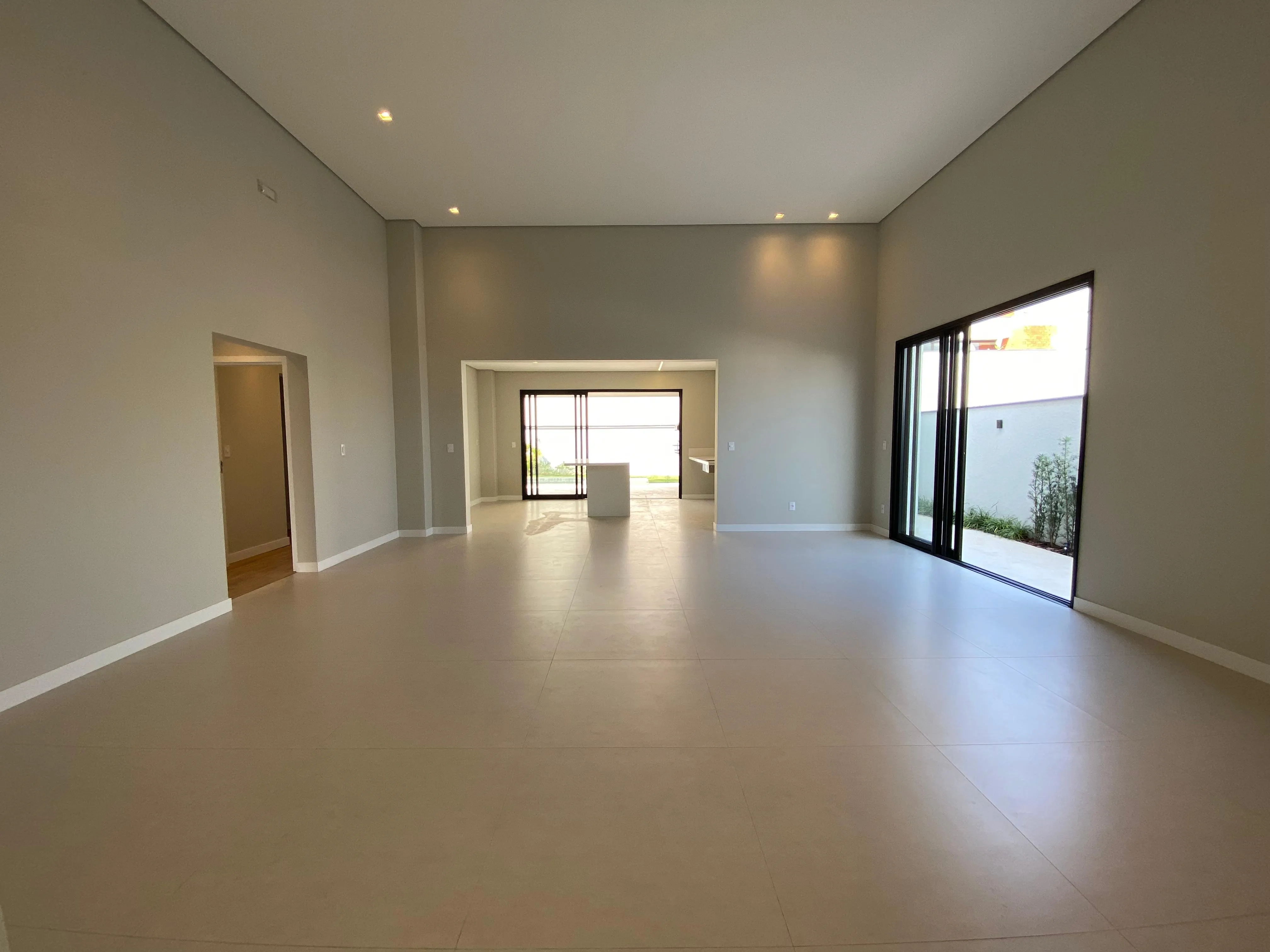 Imagem Residência de Elegância Única: Casa Exclusiva no Alphaville com Design Sofisticado e Área de Lazer Impecável