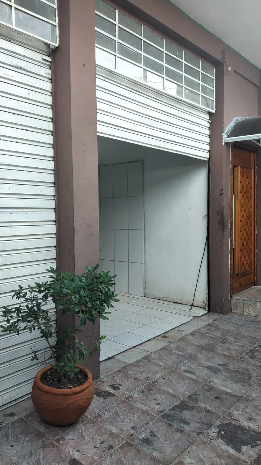 Imagem Salão Comercial e Casa à Venda no Jd. Sto. Amaro, Zona Norte de Sorocaba - 94m² e 90m²