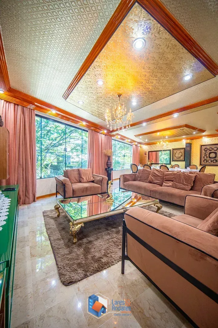 Imagem Sobrado para venda em Sumaré com 4 quartos, sendo 4 suítes, 380m²