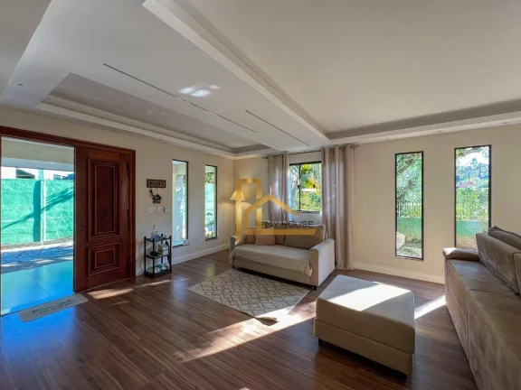 Imagem Casa com 5 quartos sendo 3 suítes perto do Clube Comay e da Feirinha do Alto de Teresópolis!