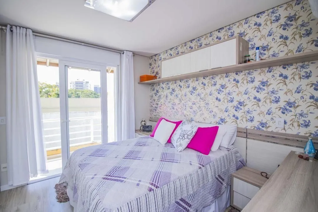 Imagem Casa em condomínio com pátio e suíte - Jardim São Pedro, POA