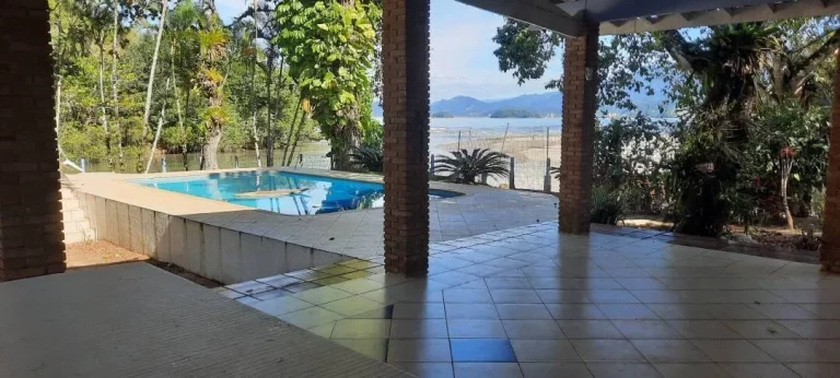 Imagem Casa a beira mar na praia da Tabatinga - Caraguatatuba