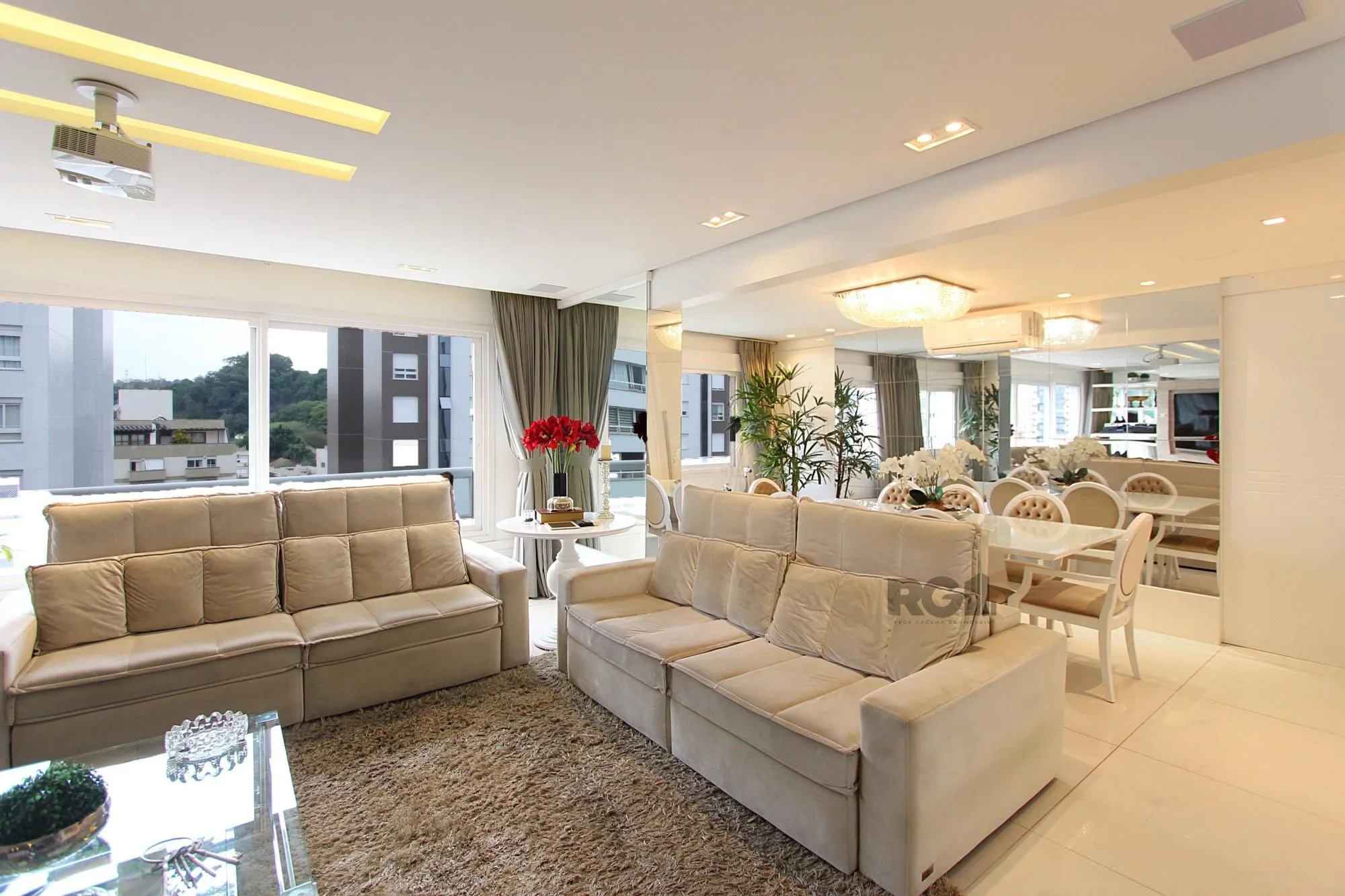 Imagem apartamento de 3 dormitórios, com 3 suítes no bairro Menino Deus