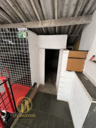 Imagem Galpão com 750 m² de área construida, em terreno de 600 m², atualmente servindo para operação ...