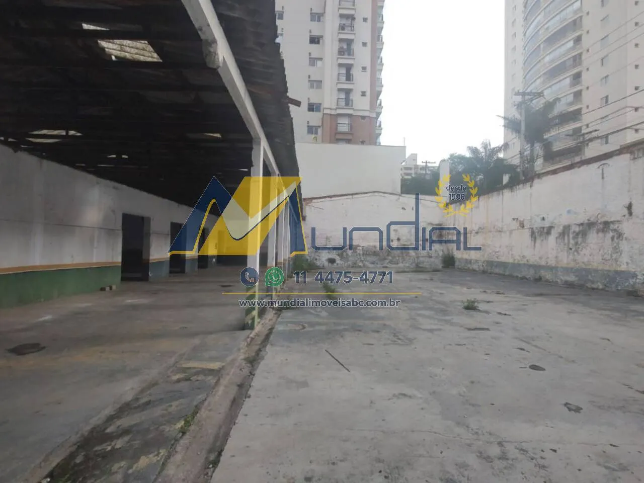 Imagem Galpão para Alugar com 944m² e 70 vagas!!!