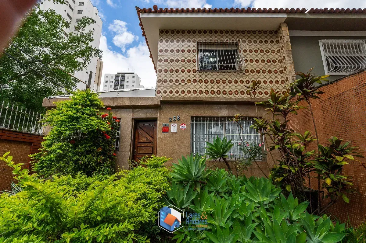 Imagem Sobrado para venda em Vila Firmiano Pinto com 3 quartos, sendo 1 suíte, 240m²