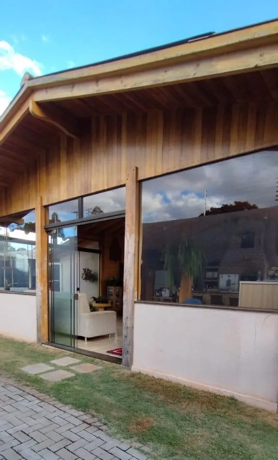 Imagem Casa com sala comercial Bairro Canadá área construída 230,00m² e terreno com 715,00m²