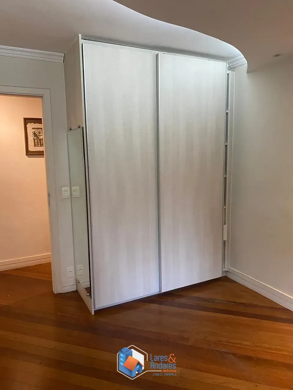 Imagem APARTAMENTO À VENDA 147M², C/ 4 DORMS (1 SUÍTE), 2 SACADAS PRIVATIVAS, 2 VGS FIXAS, MOEMA - SÃO PAULO - SP.